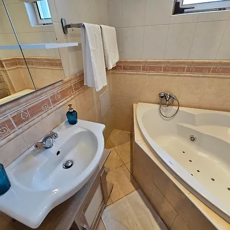 Stone Square アパート