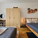Stone Square Апартаменты Братислава
